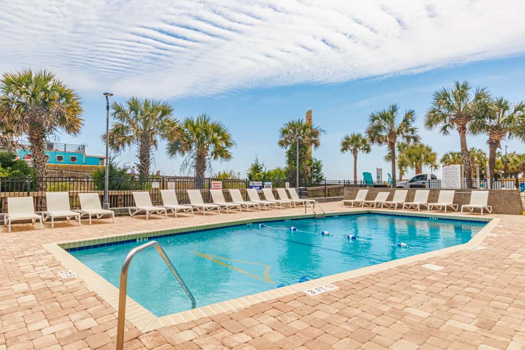 Circus-Themed Oceanfront Condo! Yachtsman 1001