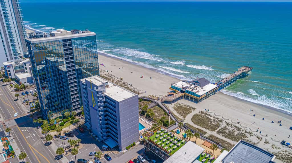 Circus-Themed Oceanfront Condo! Yachtsman 1001