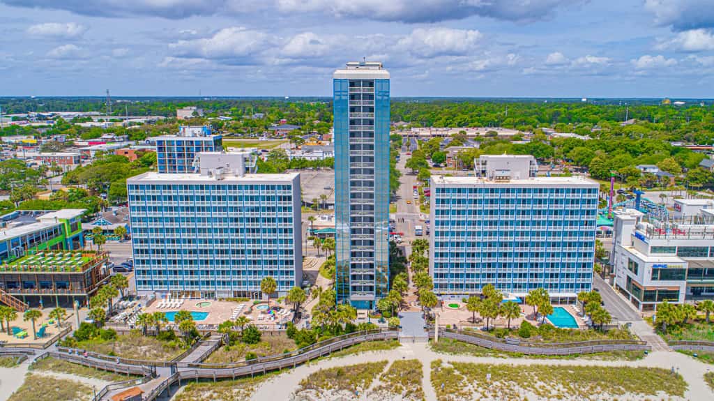 Circus-Themed Oceanfront Condo! Yachtsman 1001