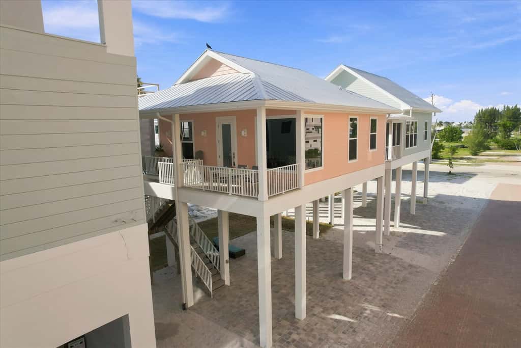 Island Hop - Steps From Fort Myers Beach