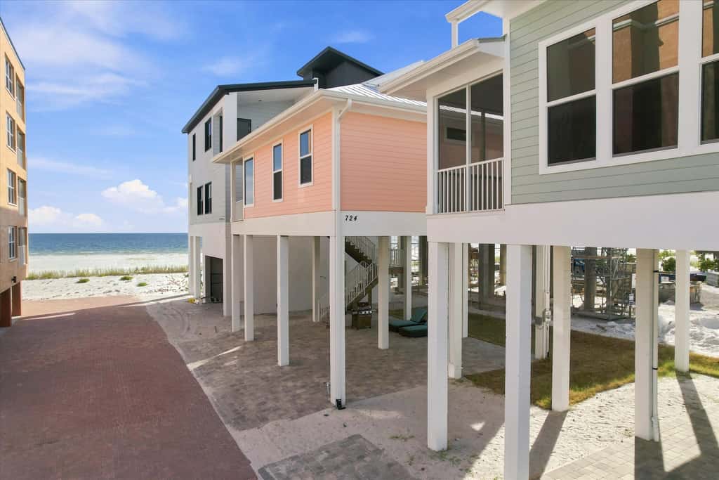 Island Hop - Steps From Fort Myers Beach
