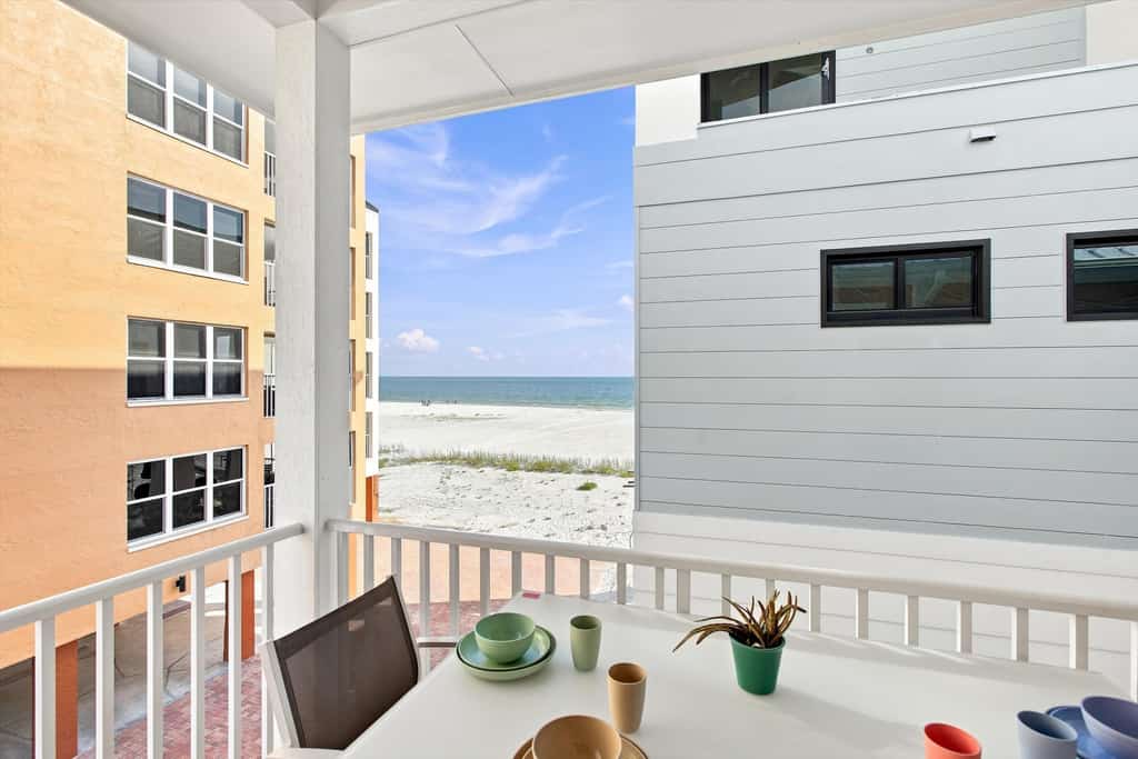 Welcome to Island Hop, a charming Fort Myers Beach getaway just steps from the beach. With beach views, sea views, a private backyard, and space for up to six guests, this home makes it easy to enjoy the coast at your own pace. Relax outdoors, gather for meals, or head out for fishing, cycling, and shopping nearby.