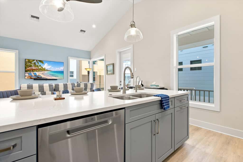 Island Hop - Steps From Fort Myers Beach