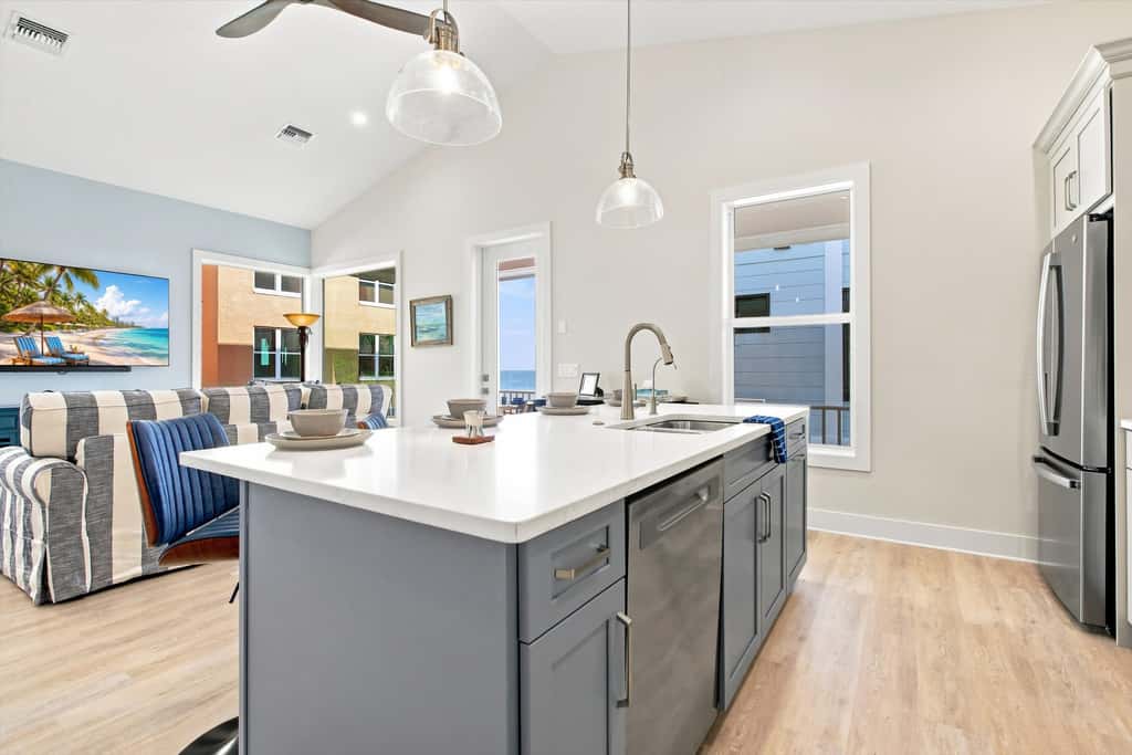 Island Hop - Steps From Fort Myers Beach