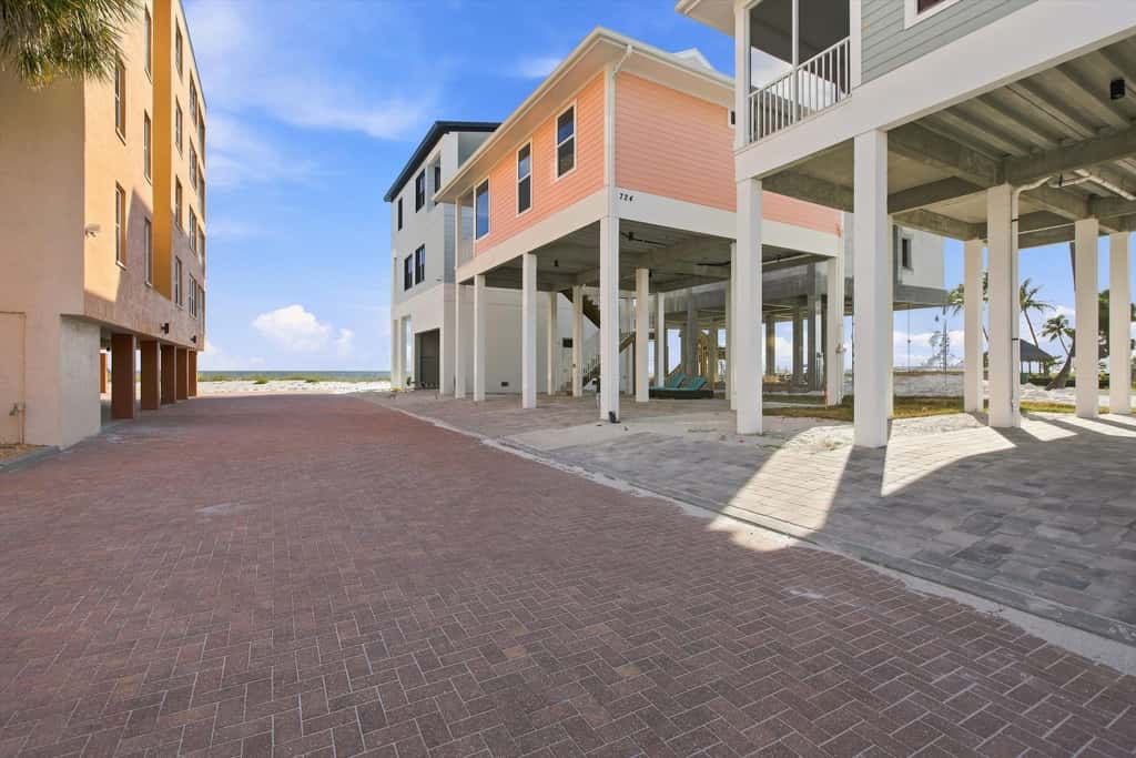 Island Hop - Steps From Fort Myers Beach