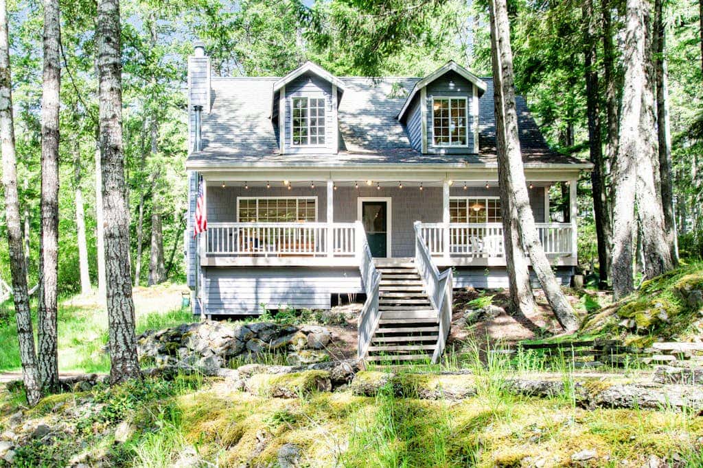 Dreamy Retreat in the Woods with Firepit, Fireplace, Free and Large Deck