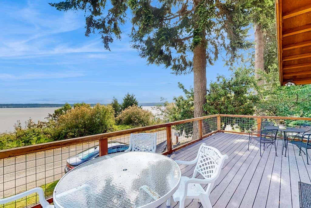 Stunning Oceanfront Getaway in Langley with Private Patio and WiFi