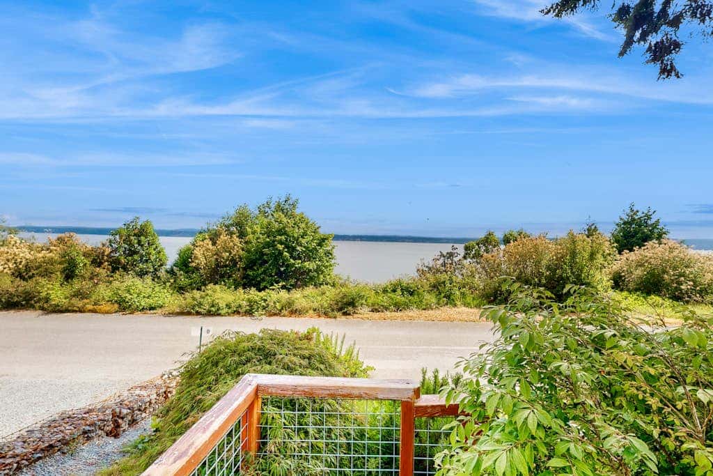 Stunning Oceanfront Getaway in Langley with Private Patio and WiFi