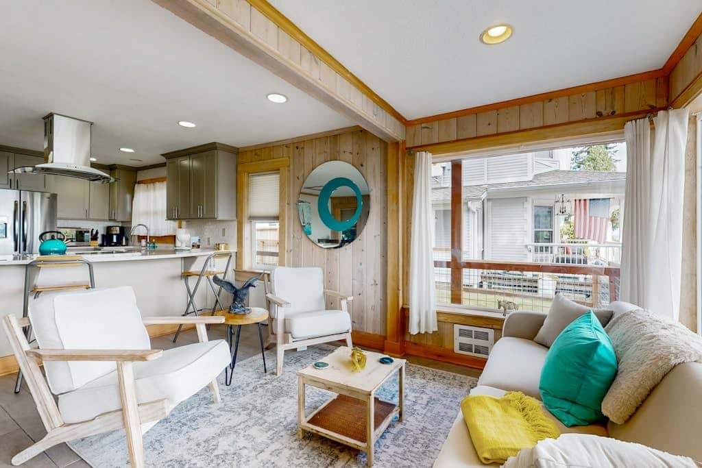 Stunning Oceanfront Getaway in Langley with Private Patio and WiFi