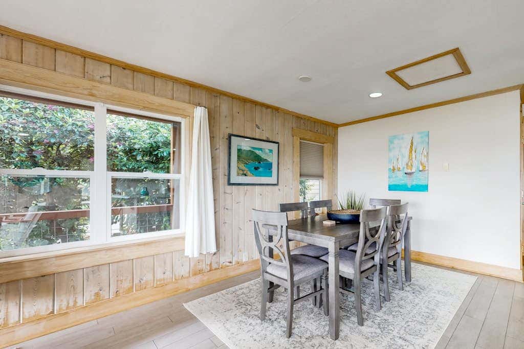 Stunning Oceanfront Getaway in Langley with Private Patio and WiFi