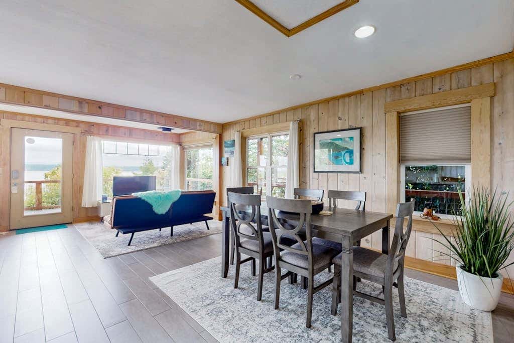 Stunning Oceanfront Getaway in Langley with Private Patio and WiFi