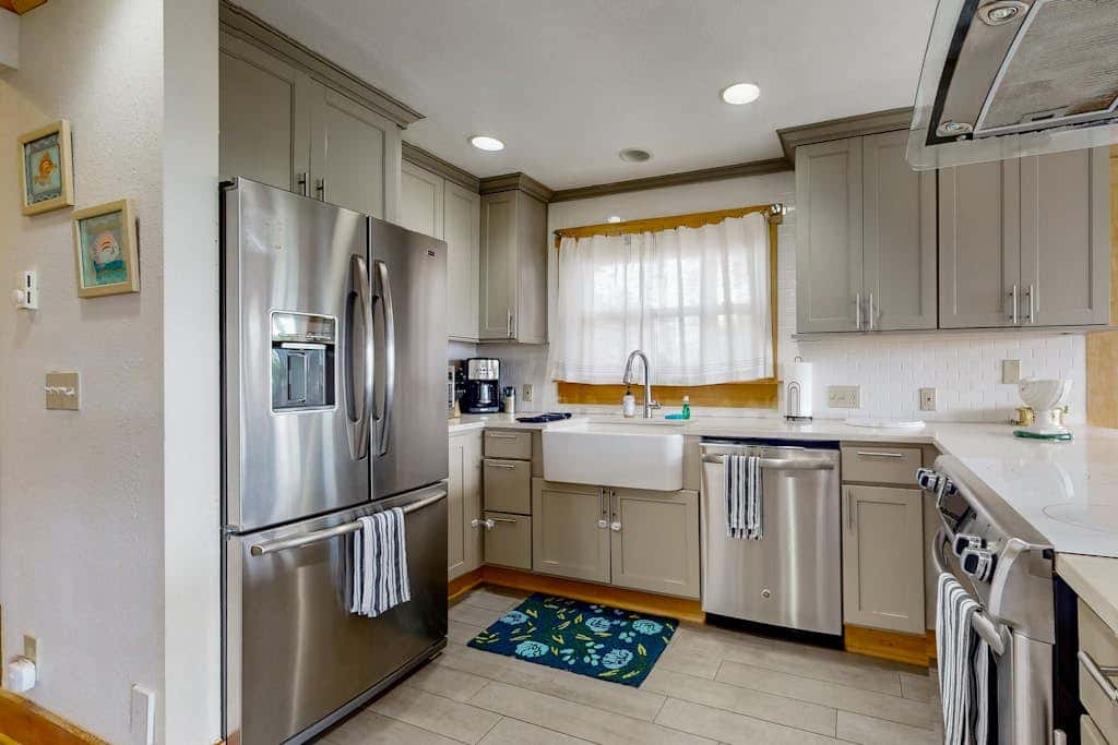 Stunning Oceanfront Getaway in Langley with Private Patio and WiFi