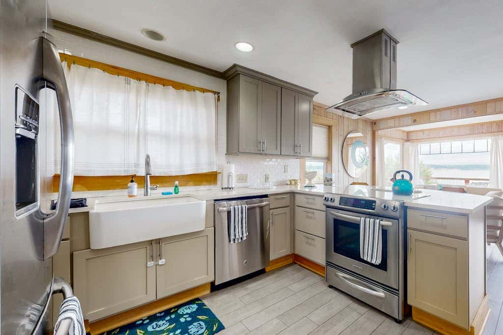 Stunning Oceanfront Getaway in Langley with Private Patio and WiFi