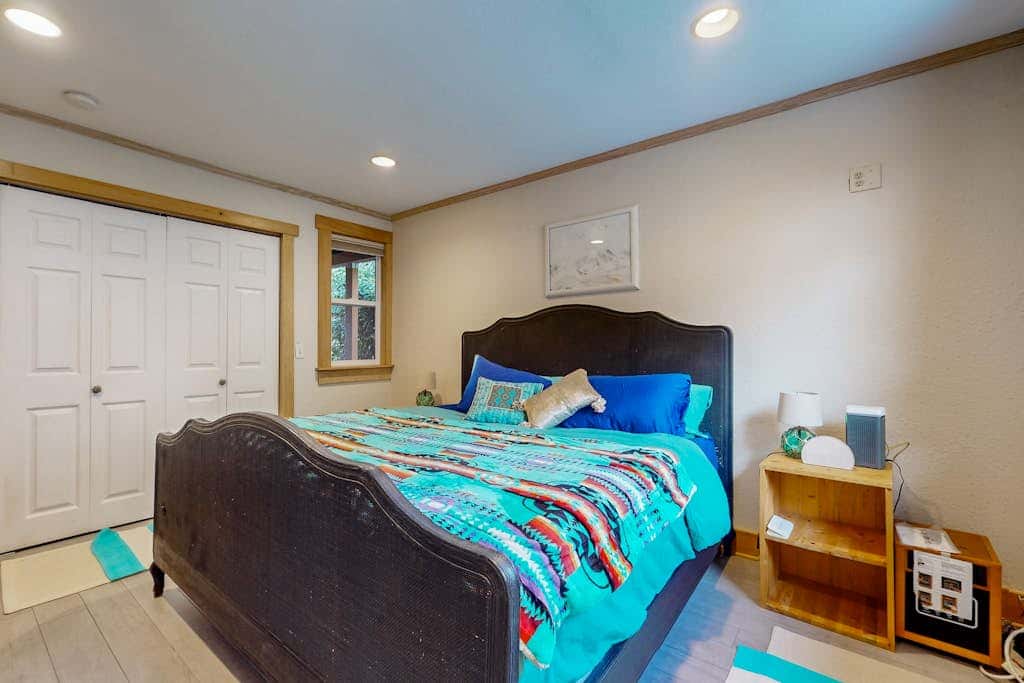 Stunning Oceanfront Getaway in Langley with Private Patio and WiFi