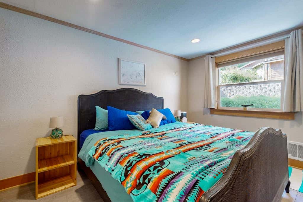 Stunning Oceanfront Getaway in Langley with Private Patio and WiFi