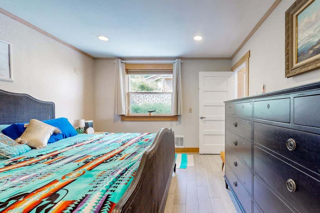 Stunning Oceanfront Getaway in Langley with Private Patio and WiFi