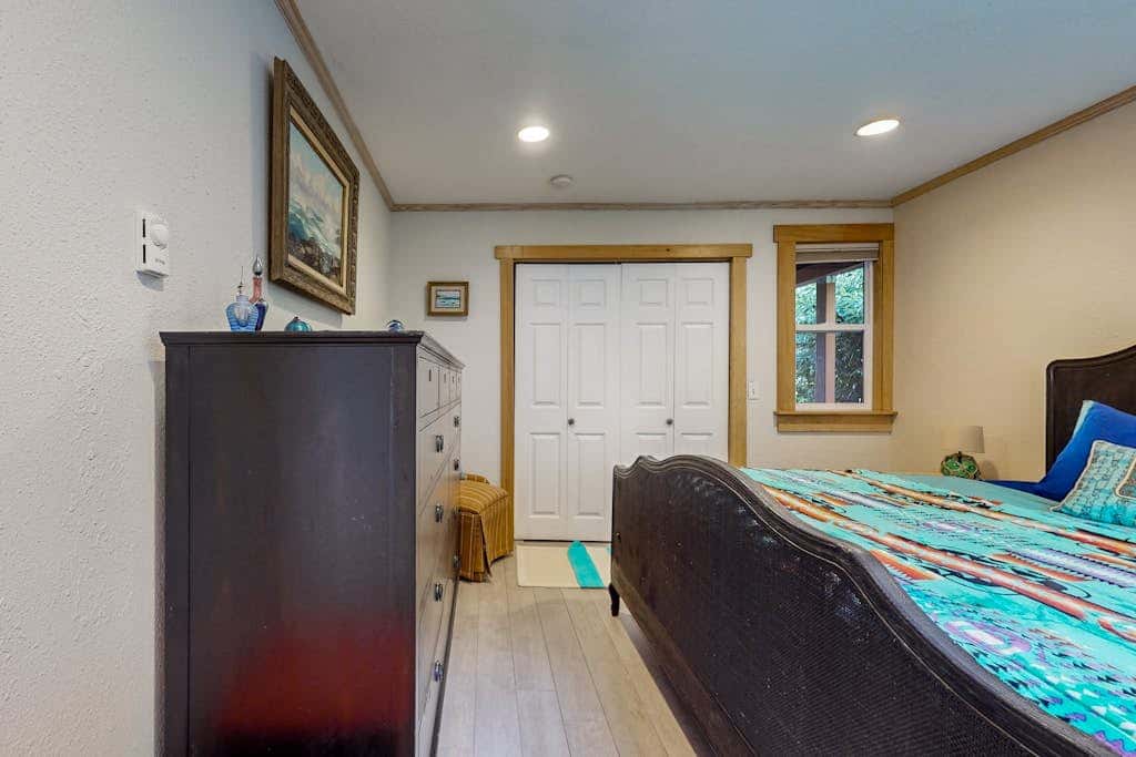 Stunning Oceanfront Getaway in Langley with Private Patio and WiFi
