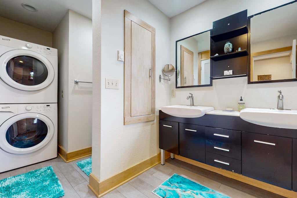 Stunning Oceanfront Getaway in Langley with Private Patio and WiFi
