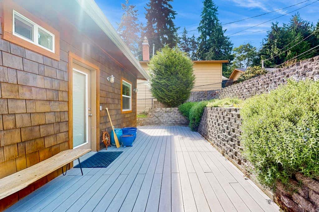 Stunning Oceanfront Getaway in Langley with Private Patio and WiFi