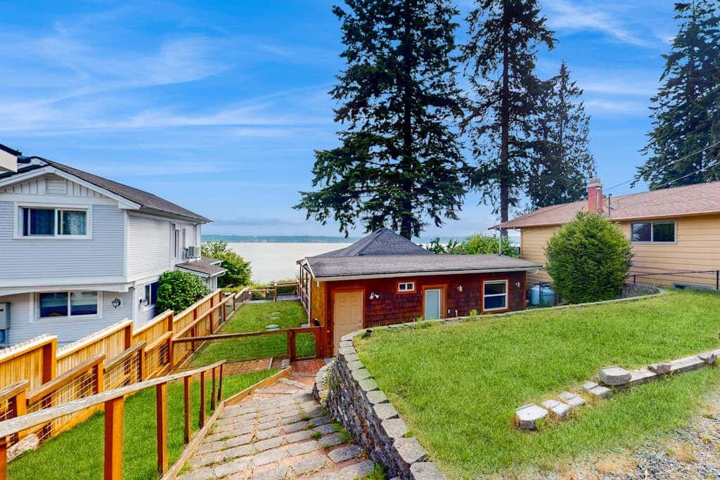Stunning Oceanfront Getaway in Langley with Private Patio and WiFi