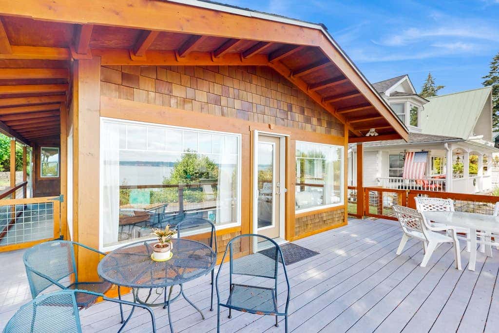 Stunning Oceanfront Getaway in Langley with Private Patio and WiFi