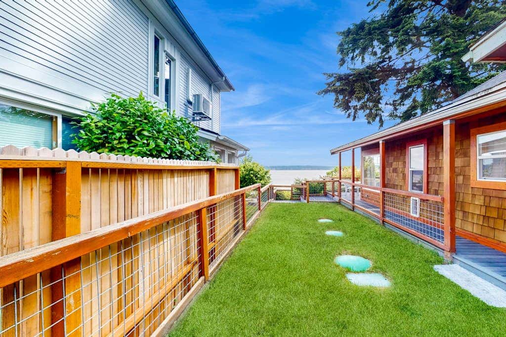 Stunning Oceanfront Getaway in Langley with Private Patio and WiFi