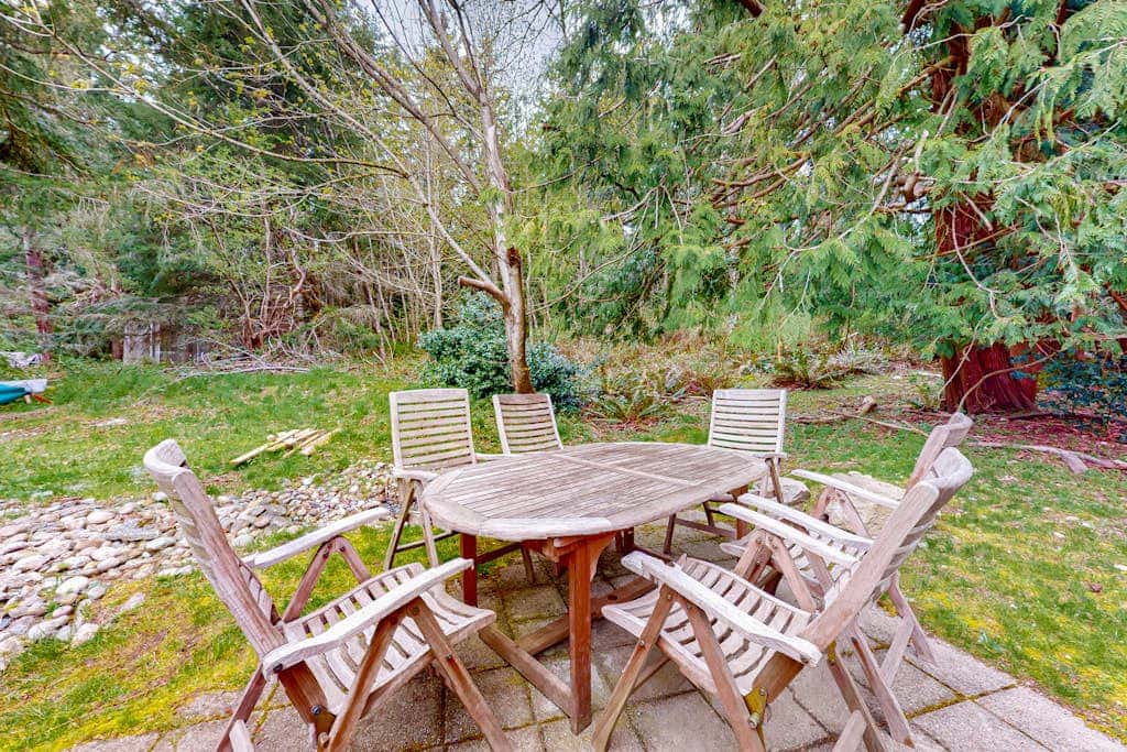 Haven Way Cottage: Cozy Beachside Retreat with Fireplace and Patio