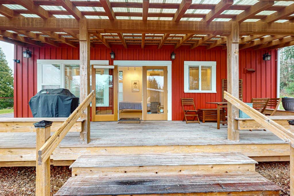 Restorative tiny home with amazing outdoor space, central location, and free Wifi