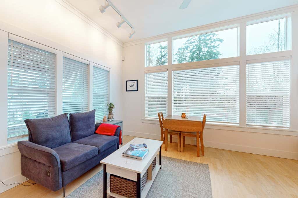 Restorative tiny home with amazing outdoor space, central location, and free Wifi