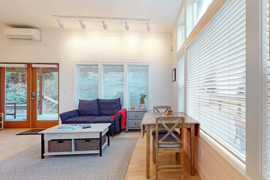 Restorative tiny home with amazing outdoor space, central location, and free Wifi