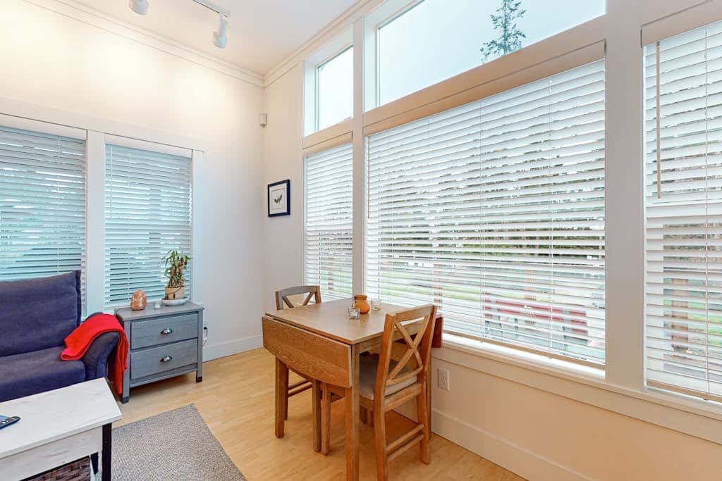Restorative tiny home with amazing outdoor space, central location, and free Wifi