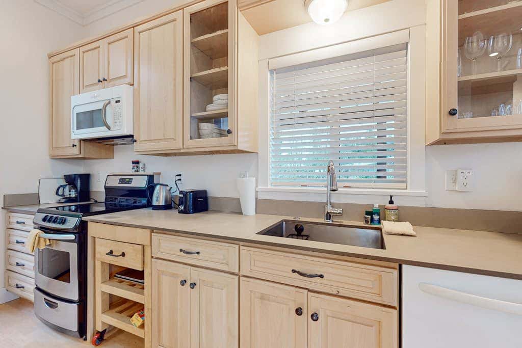 Restorative tiny home with amazing outdoor space, central location, and free Wifi