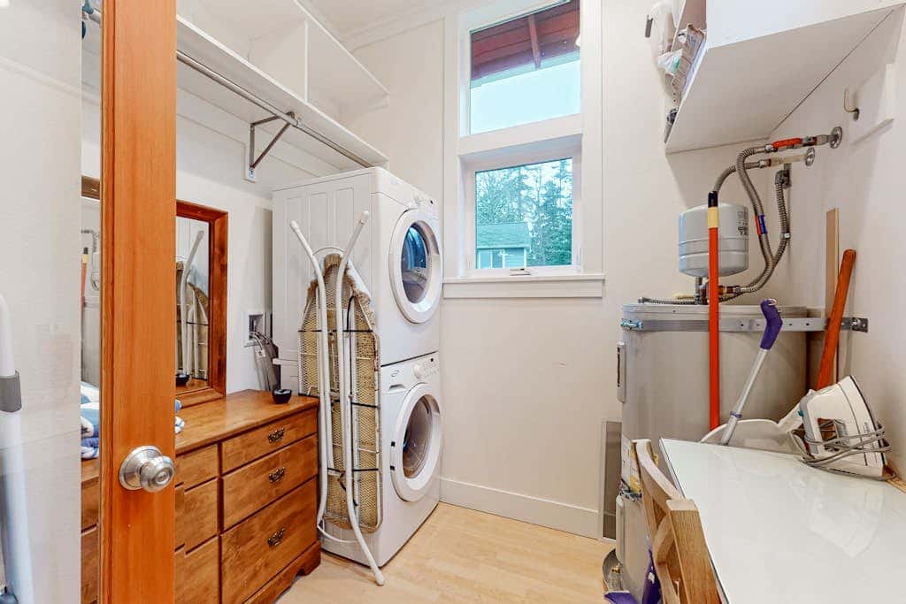 Restorative tiny home with amazing outdoor space, central location, and free Wifi