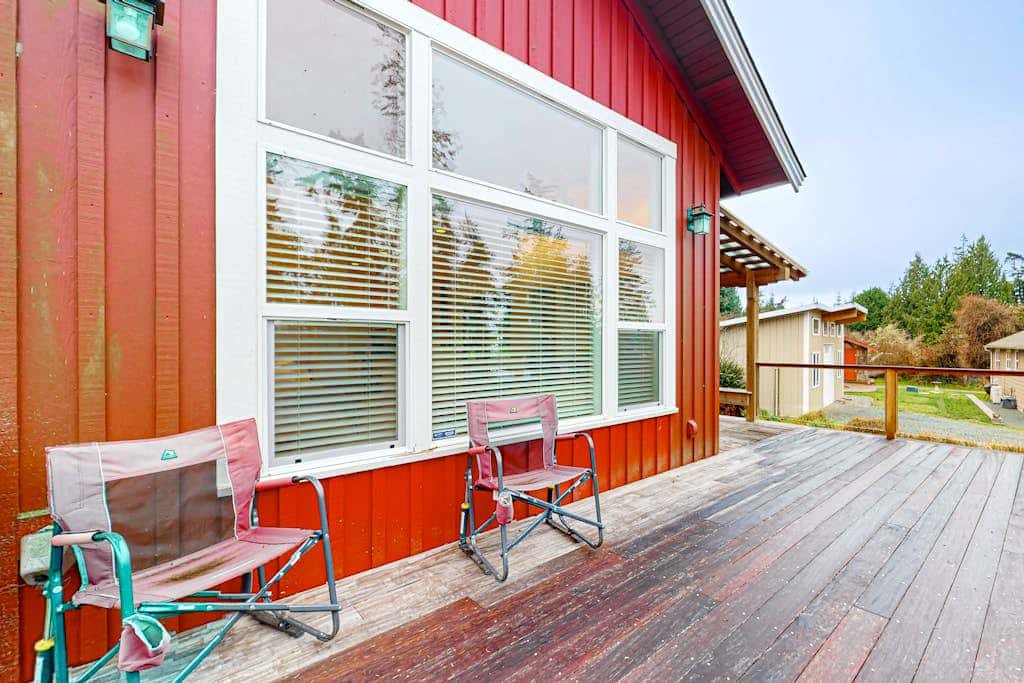 Restorative tiny home with amazing outdoor space, central location, and free Wifi