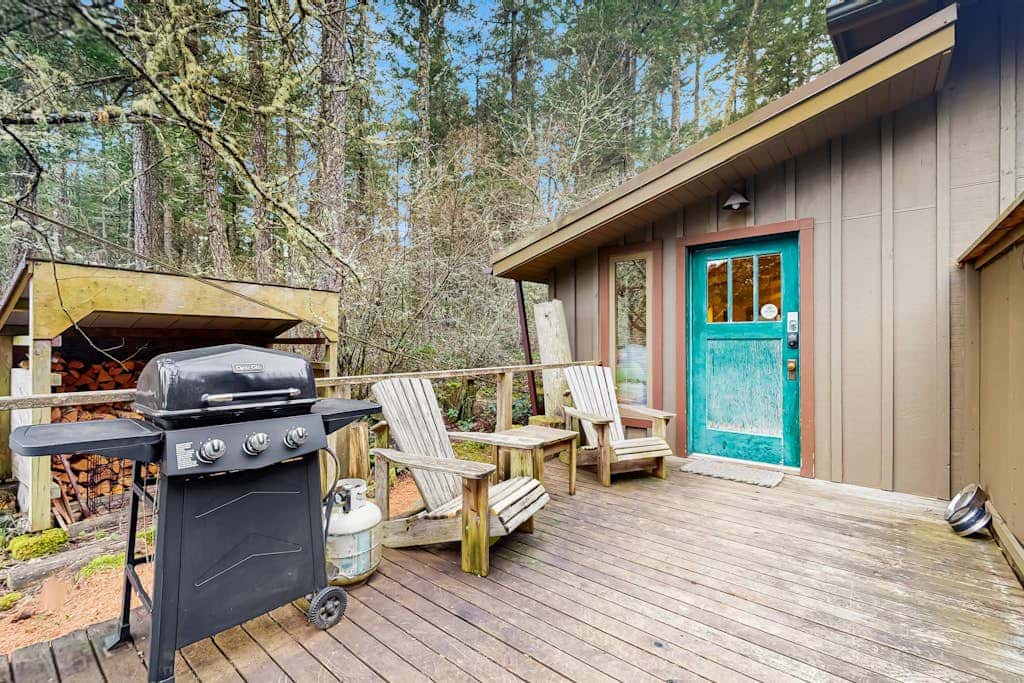 Dog Friendly Studio with Kitchenette, WiFi, Yard and Fire Pit near Eastsound Beach