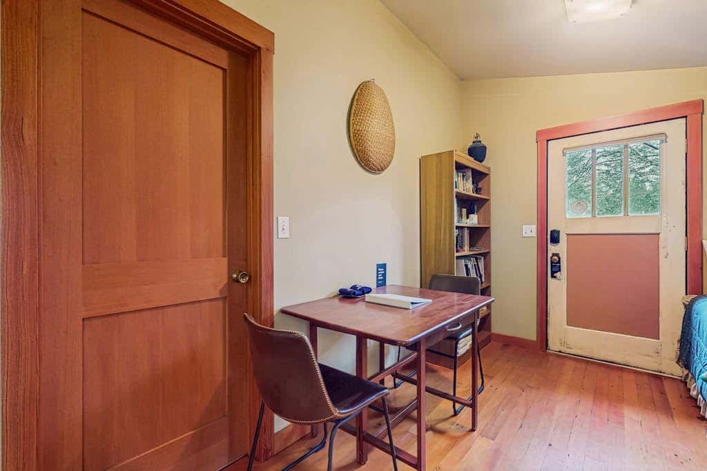 Dog Friendly Studio with Kitchenette, WiFi, Yard and Fire Pit near Eastsound Beach