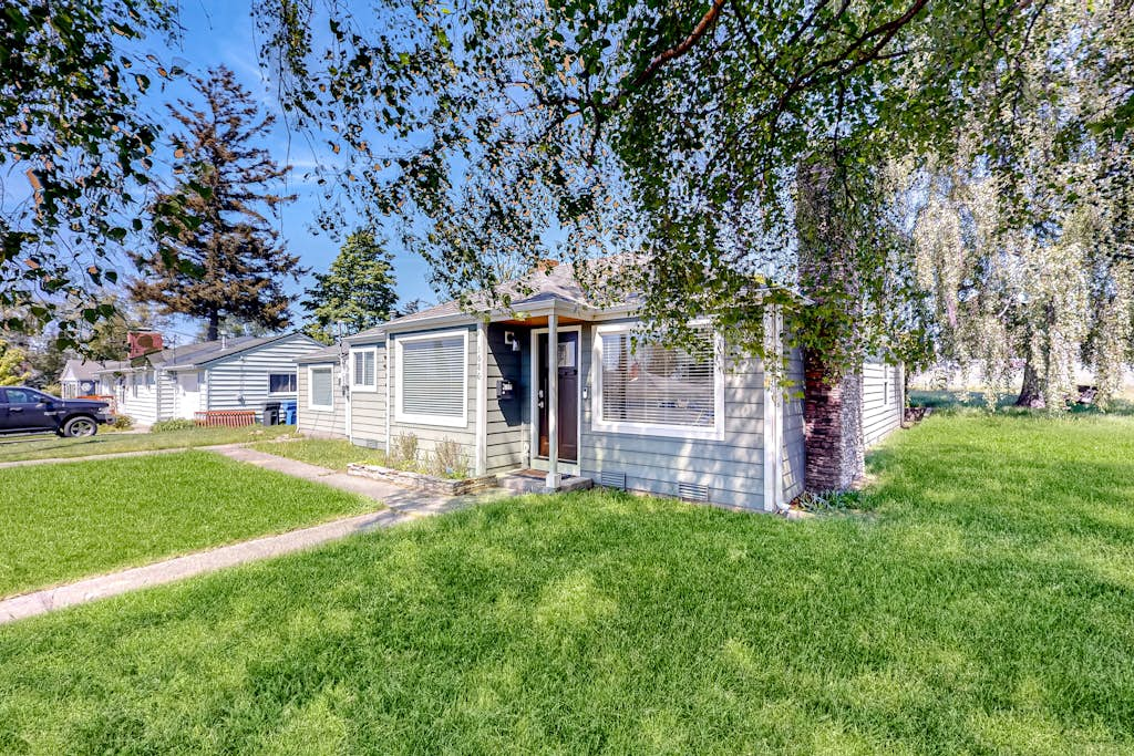 Charming Single Level Home with Fireplace, Patio, and Fast WiFi in Oak Harbor