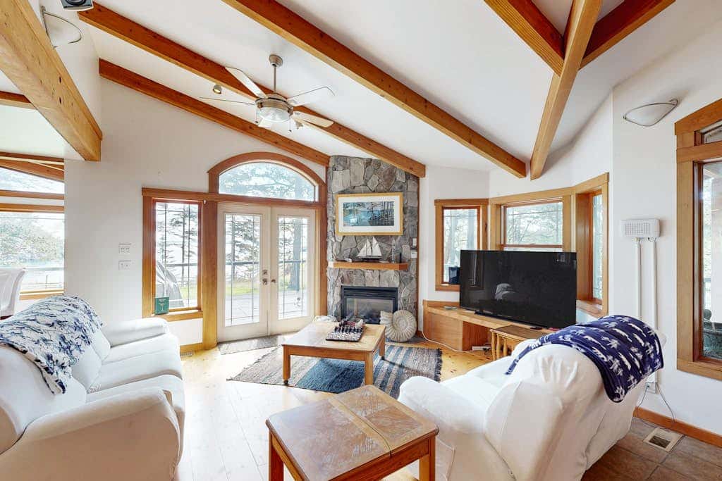 Pet Friendly Waterfront Escape with Fire Pit, Hot Tub and Mountain Views on Lopez Island