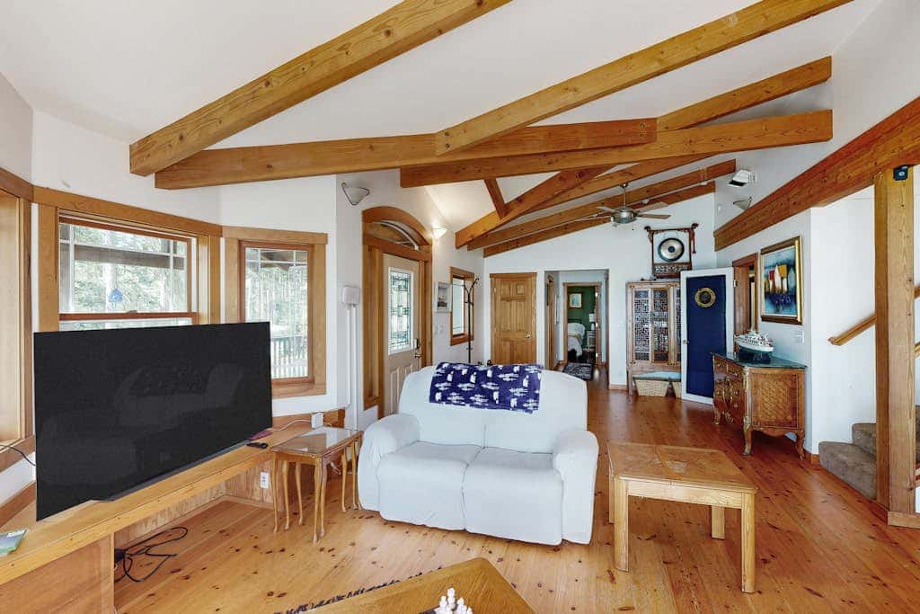 Pet Friendly Waterfront Escape with Fire Pit, Hot Tub and Mountain Views on Lopez Island