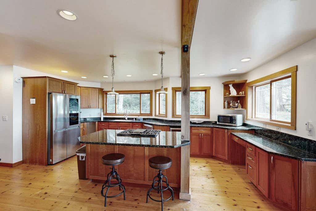 Pet Friendly Waterfront Escape with Fire Pit, Hot Tub and Mountain Views on Lopez Island