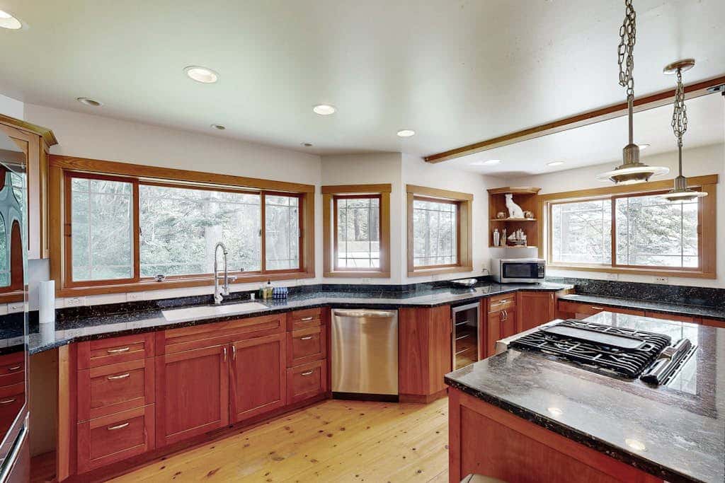 Pet Friendly Waterfront Escape with Fire Pit, Hot Tub and Mountain Views on Lopez Island
