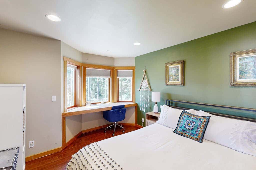 Pet Friendly Waterfront Escape with Fire Pit, Hot Tub and Mountain Views on Lopez Island