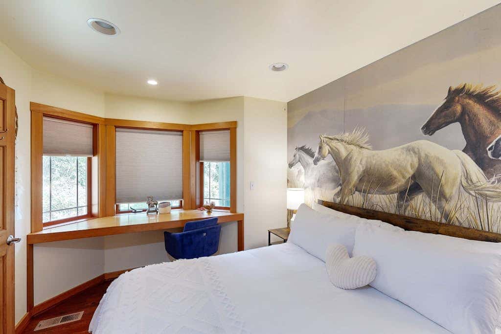 Pet Friendly Waterfront Escape with Fire Pit, Hot Tub and Mountain Views on Lopez Island