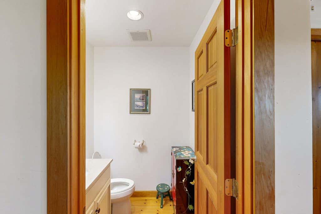 Pet Friendly Waterfront Escape with Fire Pit, Hot Tub and Mountain Views on Lopez Island