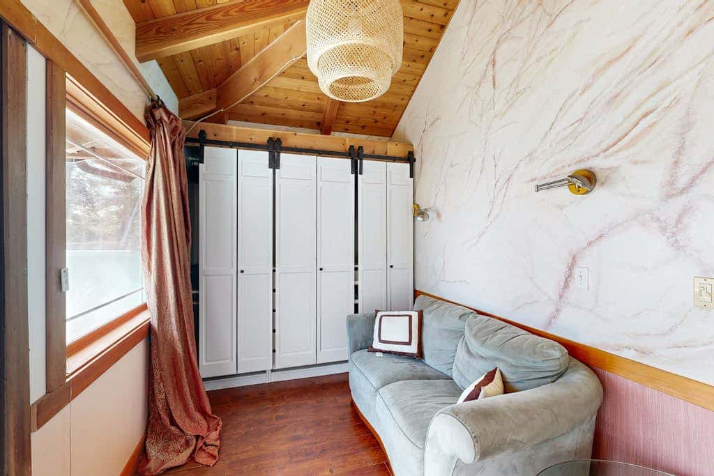 Pet Friendly Waterfront Escape with Fire Pit, Hot Tub and Mountain Views on Lopez Island
