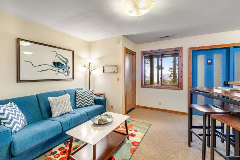 Charming Dog Friendly Beach Retreat with Hot Tub and Yard