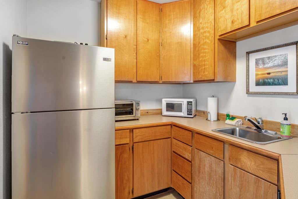 Charming Dog Friendly Beach Retreat with Hot Tub and Yard