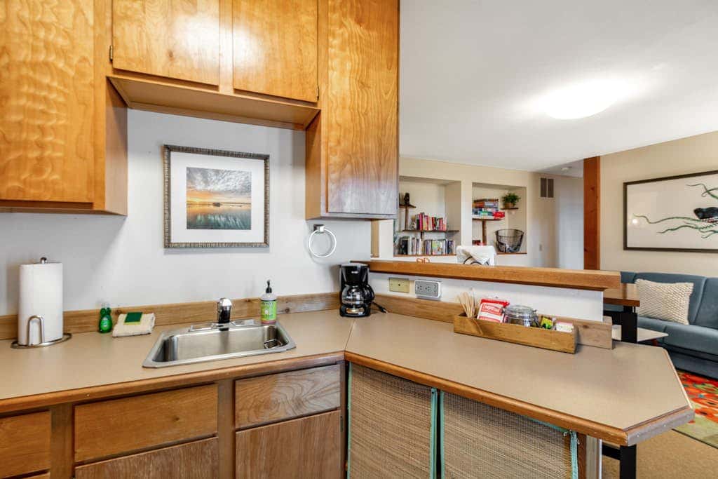 Charming Dog Friendly Beach Retreat with Hot Tub and Yard