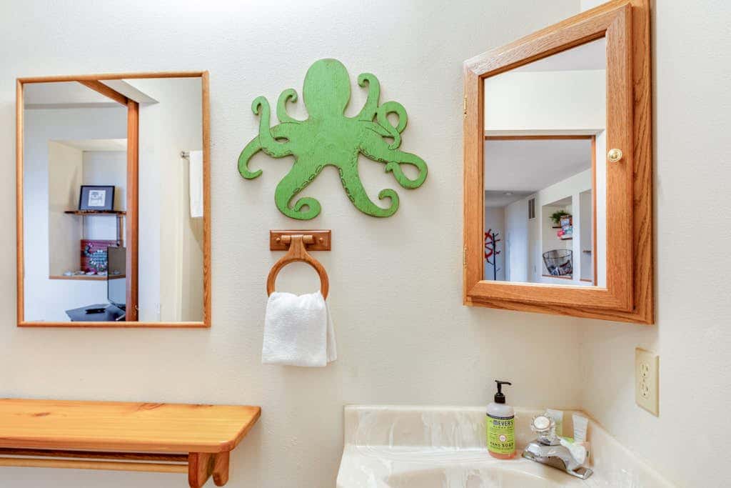Charming Dog Friendly Beach Retreat with Hot Tub and Yard