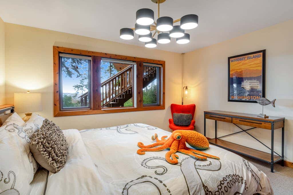 Charming Dog Friendly Beach Retreat with Hot Tub and Yard
